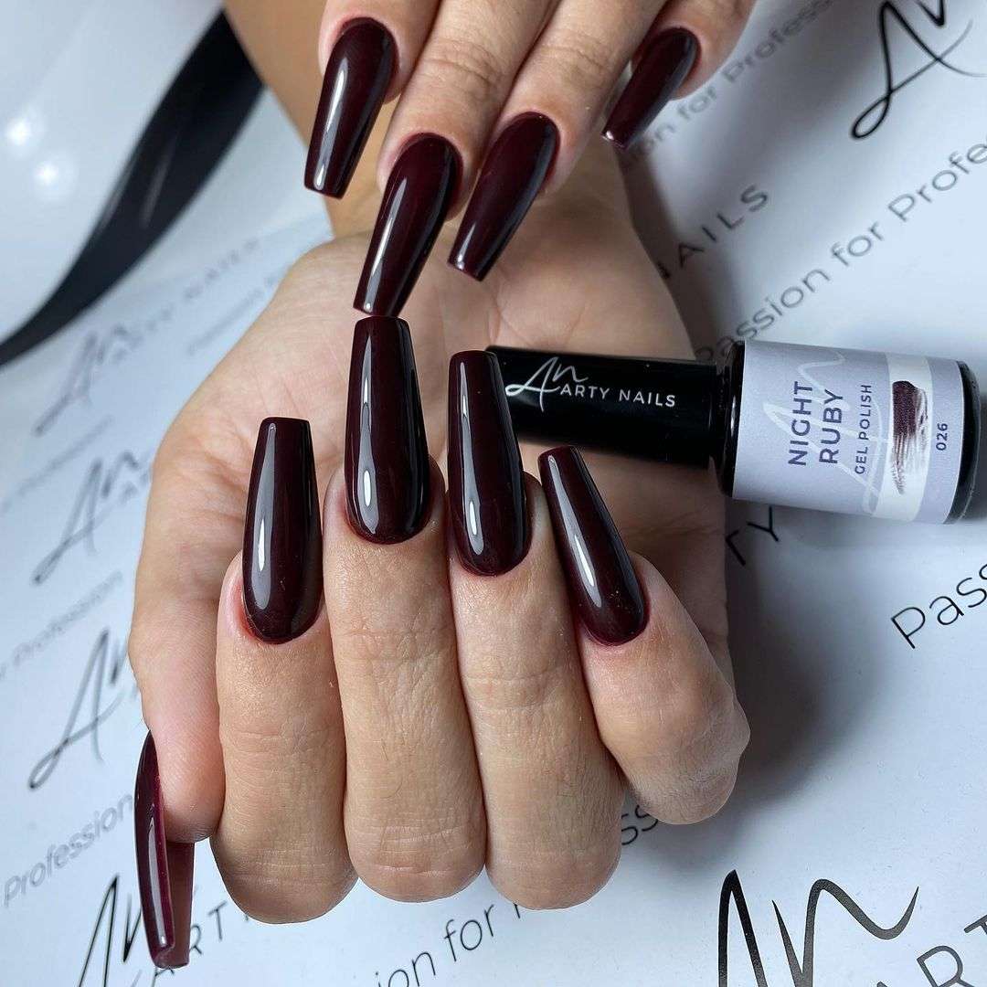 ARTY NAILS GEL POLISH 026. NIGHT RUBY 5 ml - Image 2